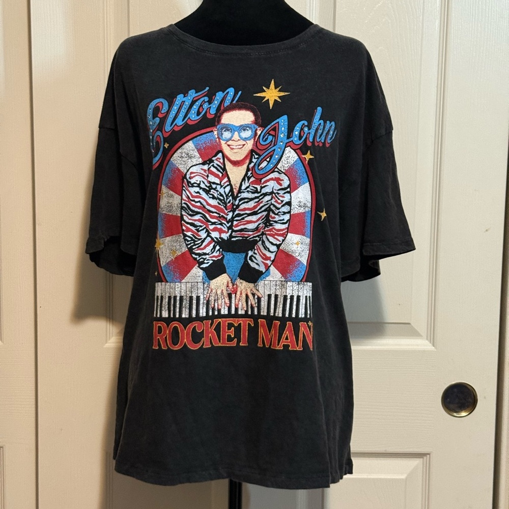 Amazing Elton John Rocket Man Graphic T-Shirt